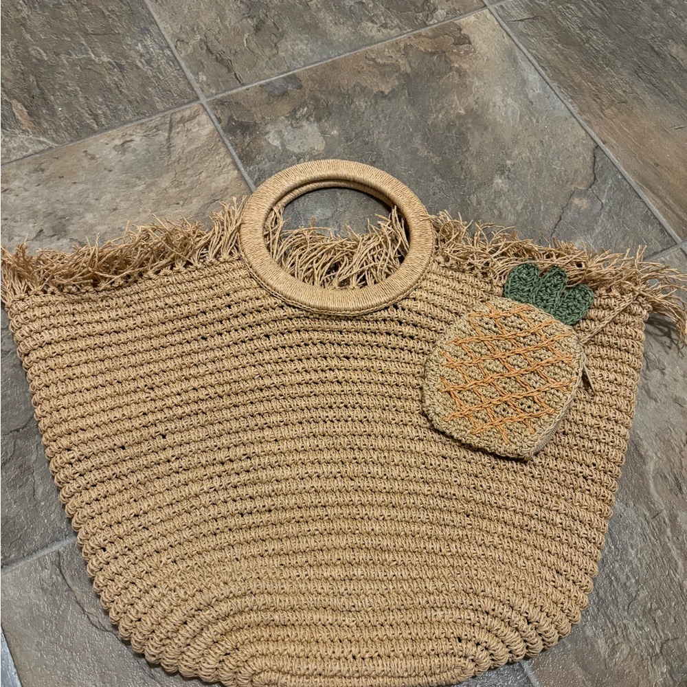Liz Claiborne Tan and Green Tote Bag with Woven Design - Picture 1 of 3